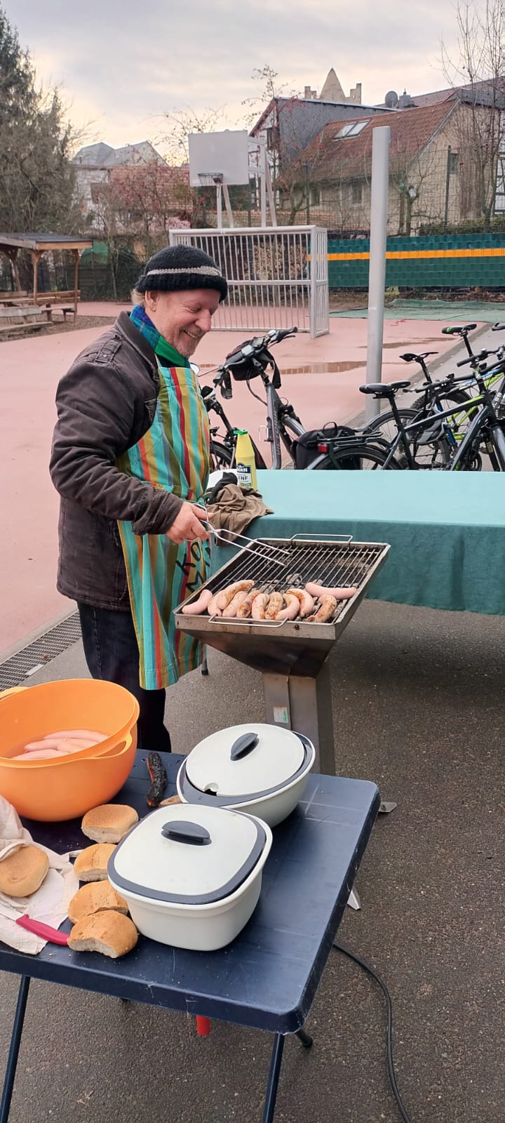 Grill an der Weihnachtsfeier